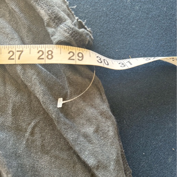 FUN FLATTERING & UNIQUE tee combo🖤🩷 zoom in for all the design details🩷🖤 - Picture 4 of 16